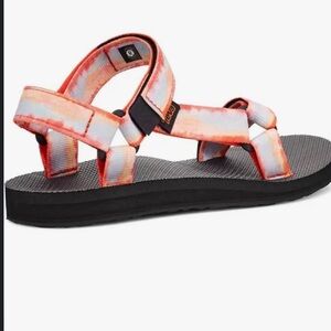 Teva tie-dye size 8 women’s